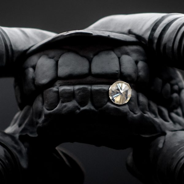 Single Diamond in Veneer / Crown